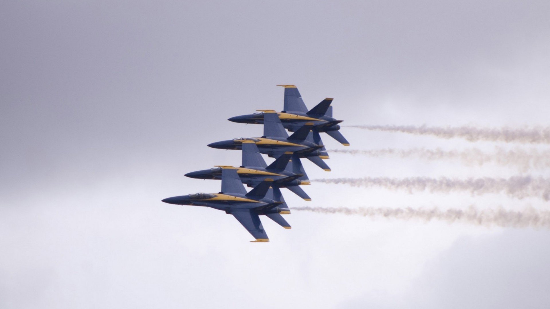 赛场直击:李冰洁全力以赴冲刺前列,李冰洁参加项目